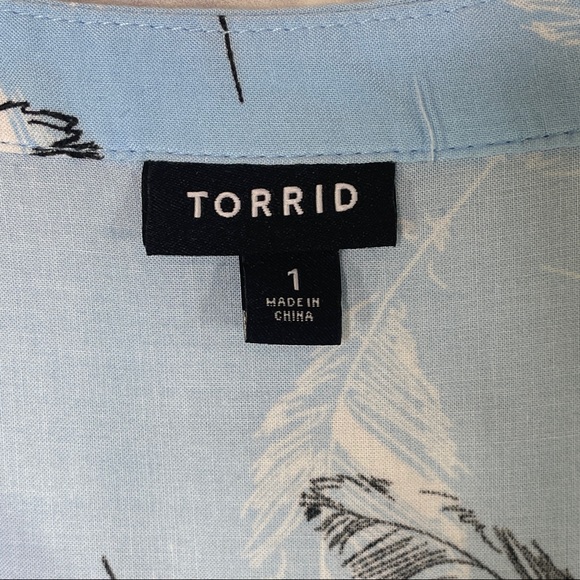 Torrid Women's Light Blue Feather V Hem Knee Length Dress Size 1 Short Sleeve - Picture 4 of 7